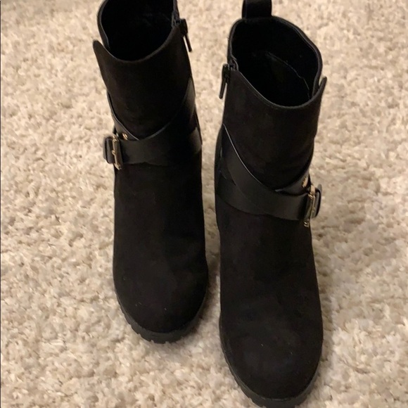 Apt 9 black faux suede ankle boots, gold hardware - Picture 2 of 8